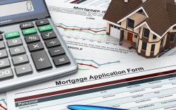 Canadians’ debt ratio dips but still near record high