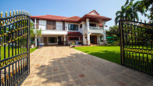 Luxury Homes alternate text for this image