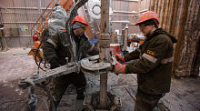 Oil Declines Below 60USD A Barrel alternate text for this image